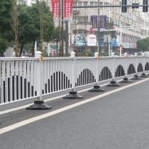 道路護(hù)欄！